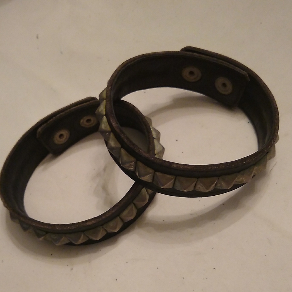 Armbands Studded Leather Pr. #29